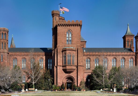 smithsonian-67707_1280