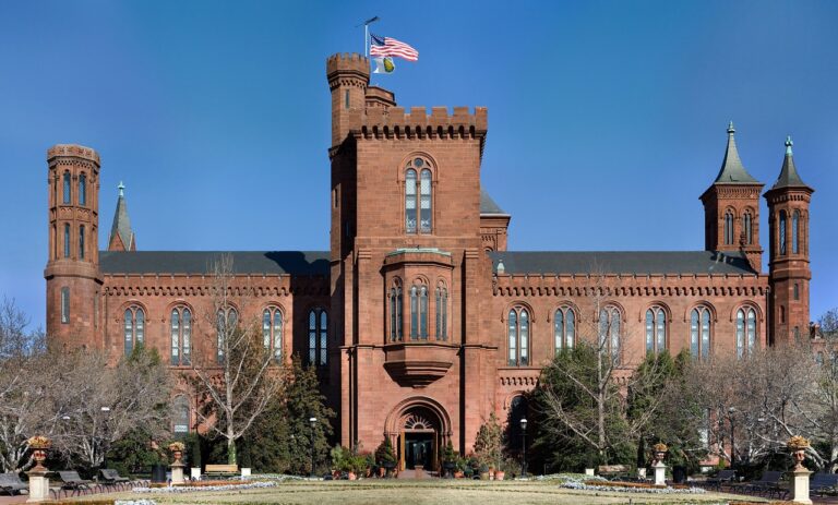 smithsonian-67707_1280